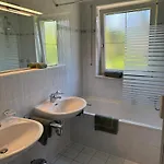Gary Mit Zwei Terrassen Und Garten جارمش بارتنكيرشن