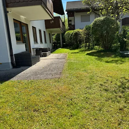 Gary Mit Zwei Terrassen Und Garten