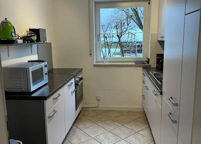 Gary Mit Zwei Terrassen Und Garten