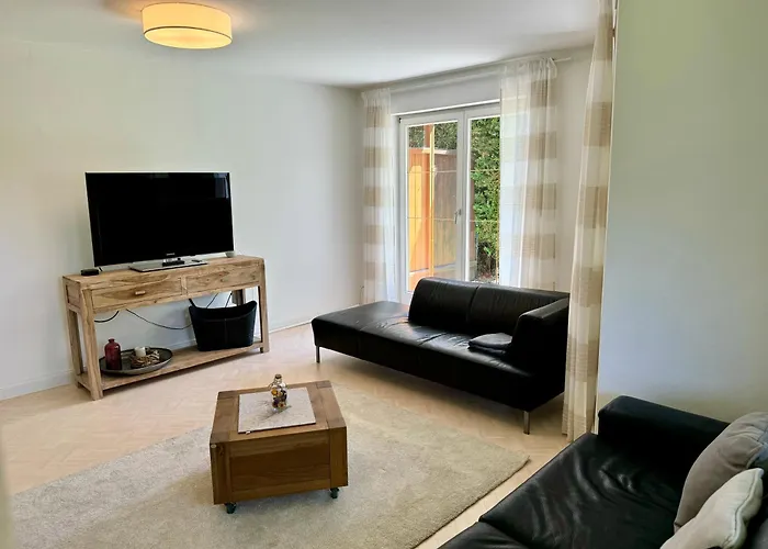 Gary Mit Zwei Terrassen Und Garten