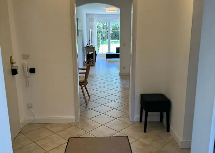 Gary Mit Zwei Terrassen Und Garten